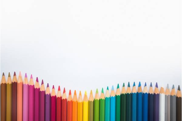 Огляд кольорових олівців